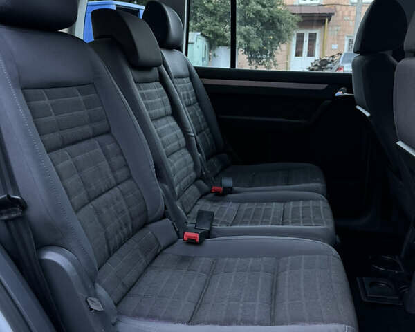 Сірий Фольксваген Туран, об'ємом двигуна 1.6 л та пробігом 219 тис. км за 6699 $, фото 40 на Automoto.ua