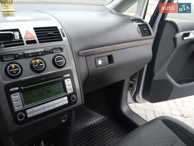 Сірий Фольксваген Туран, об'ємом двигуна 1.39 л та пробігом 243 тис. км за 5350 $, фото 63 на Automoto.ua