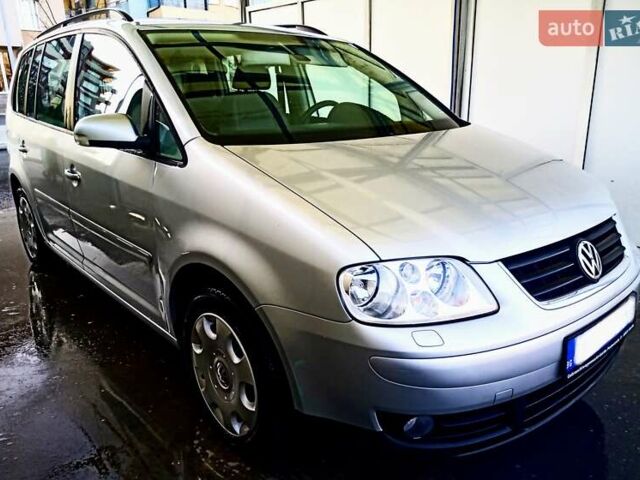 Серый Фольксваген Туран, объемом двигателя 1.6 л и пробегом 26 тыс. км за 11572 $, фото 3 на Automoto.ua