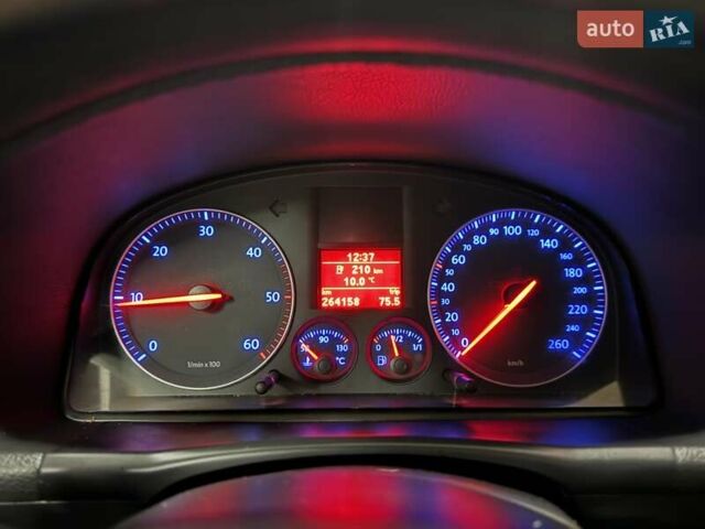 Сірий Фольксваген Туран, об'ємом двигуна 1.9 л та пробігом 264 тис. км за 5400 $, фото 44 на Automoto.ua