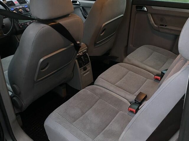 Серый Фольксваген Туран, объемом двигателя 2 л и пробегом 320 тыс. км за 3400 $, фото 8 на Automoto.ua