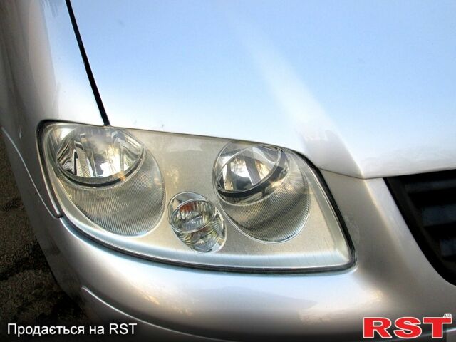 Серый Фольксваген Туран, объемом двигателя 1.6 л и пробегом 230 тыс. км за 6500 $, фото 4 на Automoto.ua