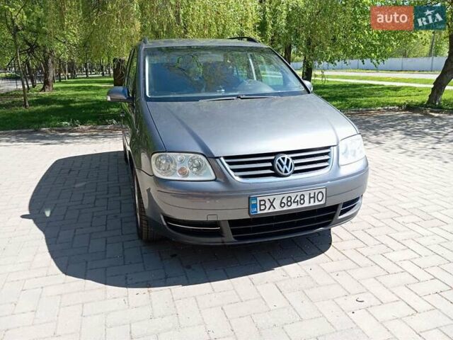 Серый Фольксваген Туран, объемом двигателя 1.98 л и пробегом 250 тыс. км за 5200 $, фото 34 на Automoto.ua