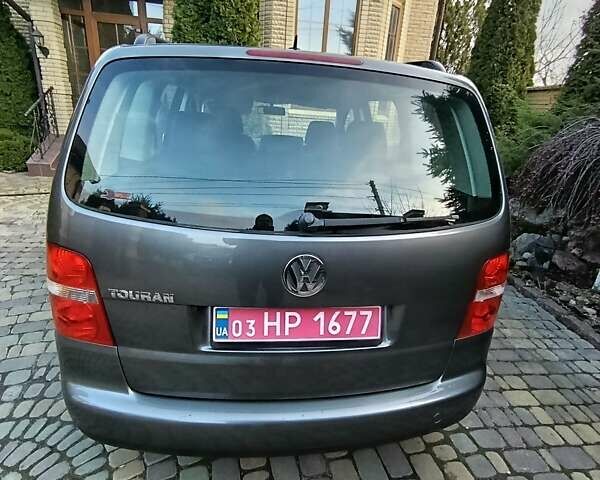 Сірий Фольксваген Туран, об'ємом двигуна 1.6 л та пробігом 220 тис. км за 6900 $, фото 20 на Automoto.ua