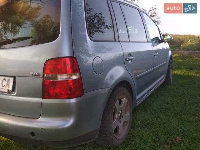 Серый Фольксваген Туран, объемом двигателя 1.39 л и пробегом 200 тыс. км за 5500 $, фото 2 на Automoto.ua