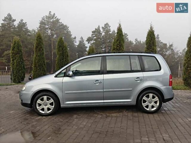 Серый Фольксваген Туран, объемом двигателя 1.6 л и пробегом 205 тыс. км за 5950 $, фото 8 на Automoto.ua