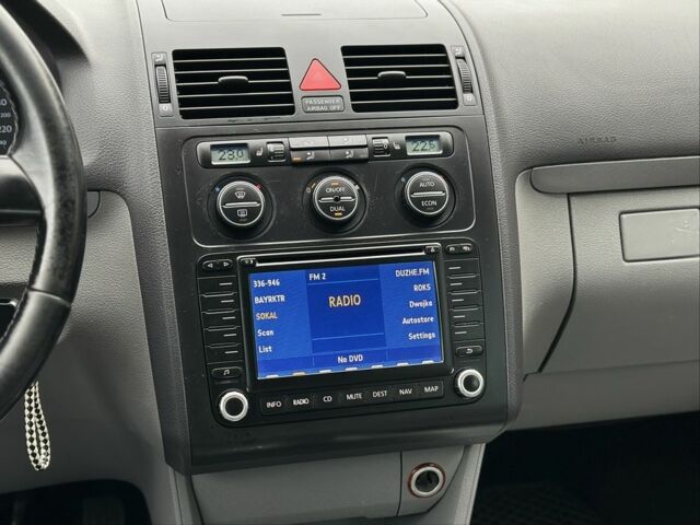 Сірий Фольксваген Туран, об'ємом двигуна 1.6 л та пробігом 267 тис. км за 6500 $, фото 19 на Automoto.ua