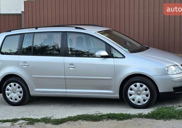 Серый Фольксваген Туран, объемом двигателя 1.6 л и пробегом 270 тыс. км за 6499 $, фото 11 на Automoto.ua