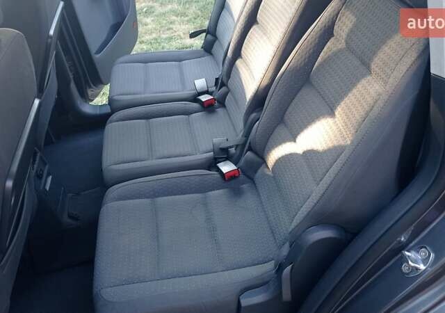 Серый Фольксваген Туран, объемом двигателя 1.9 л и пробегом 281 тыс. км за 6500 $, фото 10 на Automoto.ua