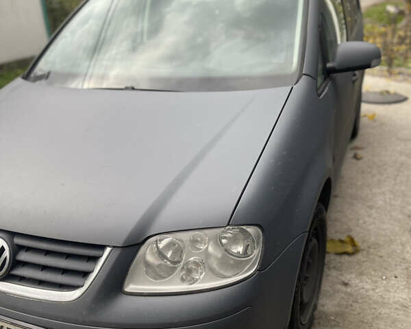 Серый Фольксваген Туран, объемом двигателя 1.6 л и пробегом 266 тыс. км за 6600 $, фото 5 на Automoto.ua