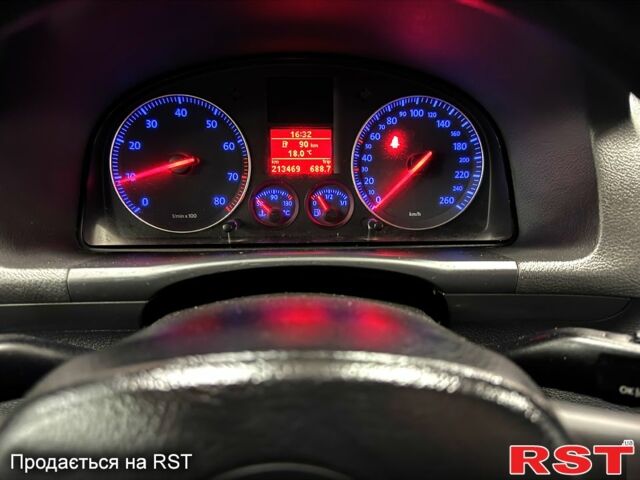 Серый Фольксваген Туран, объемом двигателя 1.6 л и пробегом 213 тыс. км за 6600 $, фото 9 на Automoto.ua