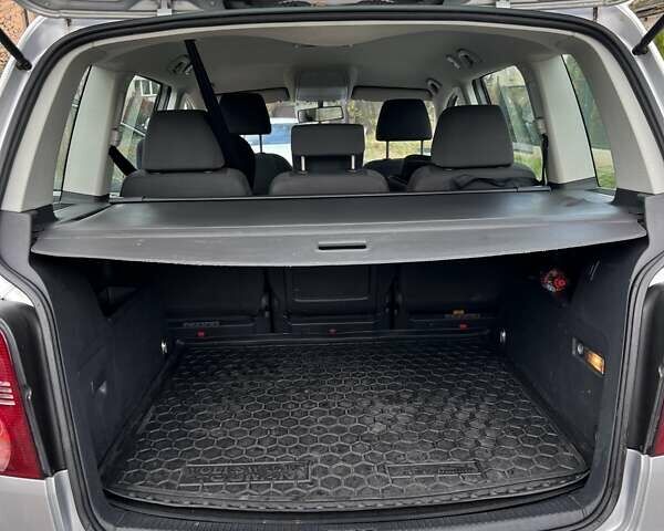 Сірий Фольксваген Туран, об'ємом двигуна 1.9 л та пробігом 283 тис. км за 5400 $, фото 9 на Automoto.ua