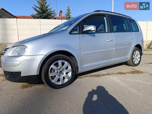 Серый Фольксваген Туран, объемом двигателя 1.6 л и пробегом 243 тыс. км за 5999 $, фото 6 на Automoto.ua