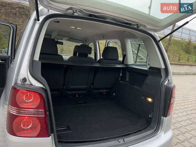 Серый Фольксваген Туран, объемом двигателя 1.9 л и пробегом 284 тыс. км за 6500 $, фото 16 на Automoto.ua