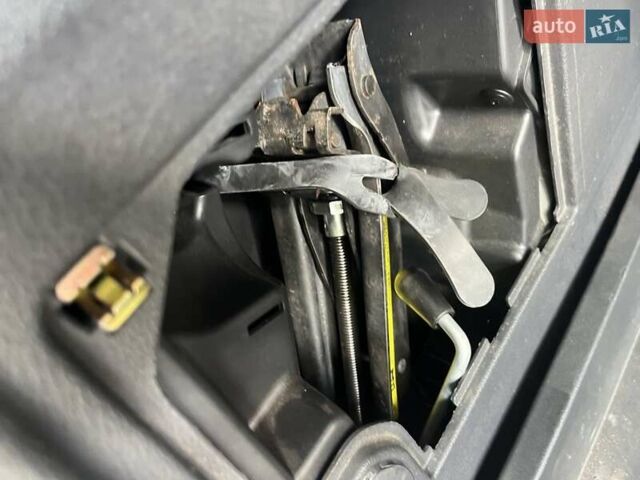 Серый Фольксваген Туран, объемом двигателя 1.6 л и пробегом 186 тыс. км за 6900 $, фото 22 на Automoto.ua