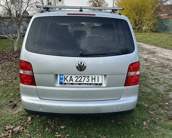 Серый Фольксваген Туран, объемом двигателя 1.9 л и пробегом 233 тыс. км за 6300 $, фото 3 на Automoto.ua