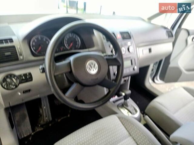 Серый Фольксваген Туран, объемом двигателя 1.6 л и пробегом 26 тыс. км за 11572 $, фото 2 на Automoto.ua