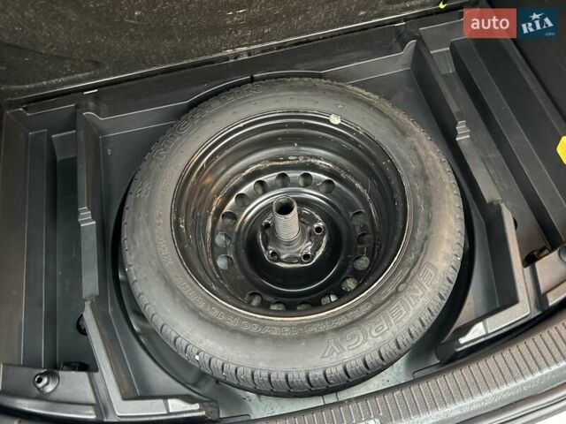 Сірий Фольксваген Туран, об'ємом двигуна 1.9 л та пробігом 264 тис. км за 5400 $, фото 49 на Automoto.ua