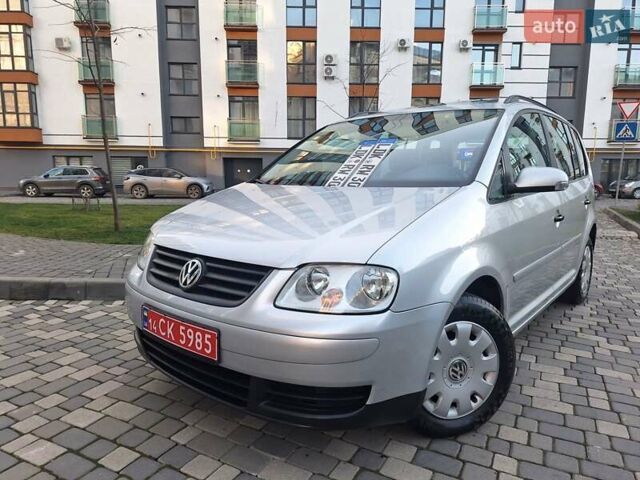 Серый Фольксваген Туран, объемом двигателя 1.6 л и пробегом 214 тыс. км за 6299 $, фото 3 на Automoto.ua