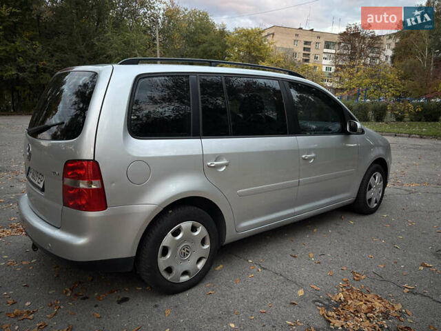 Серый Фольксваген Туран, объемом двигателя 1.9 л и пробегом 206 тыс. км за 6800 $, фото 3 на Automoto.ua