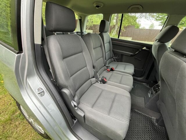 Серый Фольксваген Туран, объемом двигателя 1.6 л и пробегом 222 тыс. км за 5899 $, фото 3 на Automoto.ua