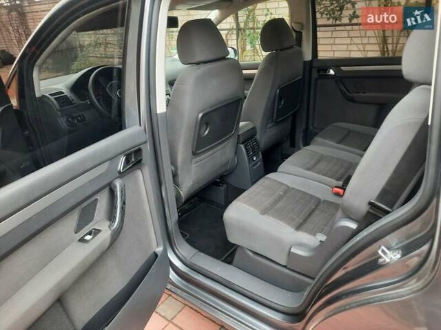 Серый Фольксваген Туран, объемом двигателя 1.6 л и пробегом 193 тыс. км за 6400 $, фото 8 на Automoto.ua