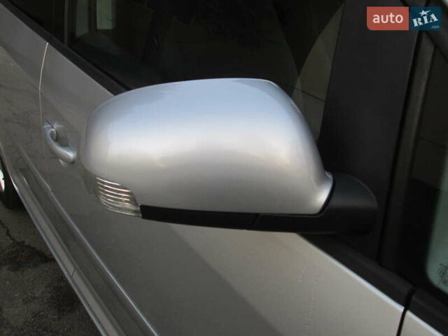 Серый Фольксваген Туран, объемом двигателя 1.6 л и пробегом 230 тыс. км за 6500 $, фото 6 на Automoto.ua