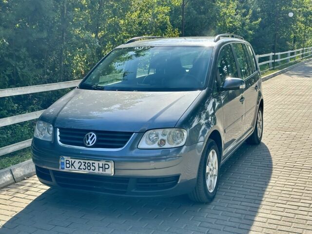 Серый Фольксваген Туран, объемом двигателя 2 л и пробегом 330 тыс. км за 5800 $, фото 3 на Automoto.ua