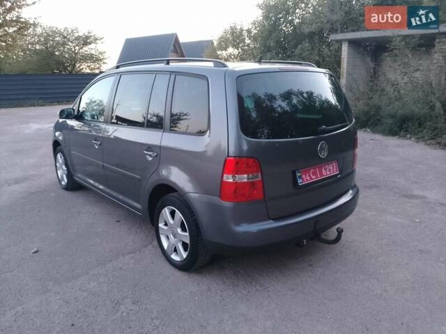 Серый Фольксваген Туран, объемом двигателя 1.6 л и пробегом 215 тыс. км за 5900 $, фото 16 на Automoto.ua