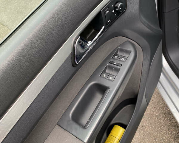 Сірий Фольксваген Туран, об'ємом двигуна 1.39 л та пробігом 217 тис. км за 6250 $, фото 9 на Automoto.ua