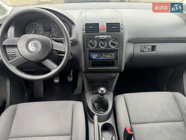 Сірий Фольксваген Туран, об'ємом двигуна 1.6 л та пробігом 221 тис. км за 6499 $, фото 28 на Automoto.ua