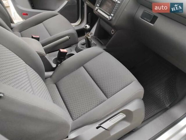 Серый Фольксваген Туран, объемом двигателя 1.6 л и пробегом 220 тыс. км за 5650 $, фото 15 на Automoto.ua