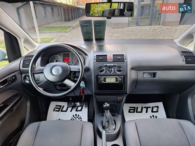 Серый Фольксваген Туран, объемом двигателя 1.6 л и пробегом 214 тыс. км за 6299 $, фото 29 на Automoto.ua