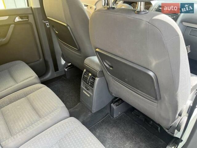 Серый Фольксваген Туран, объемом двигателя 1.6 л и пробегом 186 тыс. км за 6900 $, фото 12 на Automoto.ua