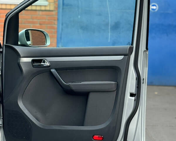 Серый Фольксваген Туран, объемом двигателя 1.6 л и пробегом 219 тыс. км за 6599 $, фото 42 на Automoto.ua