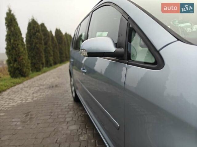 Серый Фольксваген Туран, объемом двигателя 1.6 л и пробегом 205 тыс. км за 5950 $, фото 14 на Automoto.ua