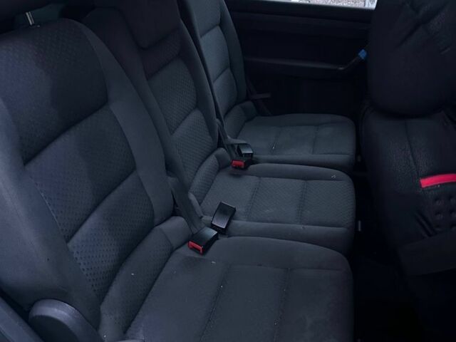 Серый Фольксваген Туран, объемом двигателя 2 л и пробегом 350 тыс. км за 2499 $, фото 4 на Automoto.ua