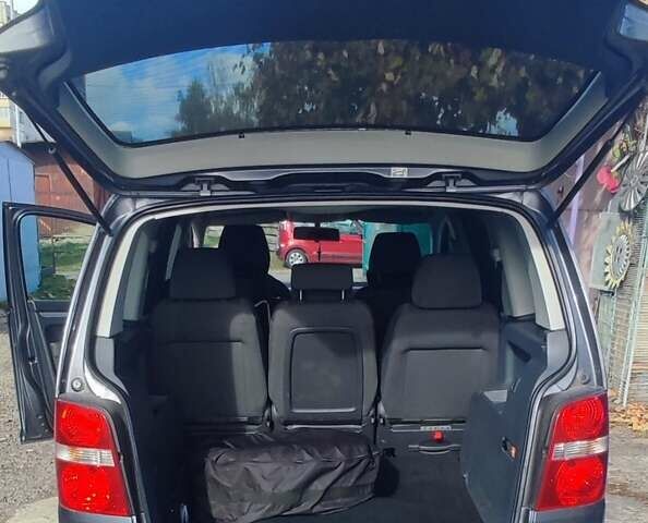 Серый Фольксваген Туран, объемом двигателя 2 л и пробегом 181 тыс. км за 4900 $, фото 5 на Automoto.ua