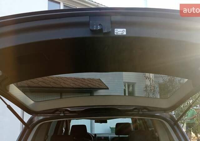 Серый Фольксваген Туран, объемом двигателя 1.9 л и пробегом 281 тыс. км за 6500 $, фото 4 на Automoto.ua