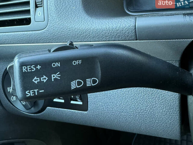 Сірий Фольксваген Туран, об'ємом двигуна 1.6 л та пробігом 219 тис. км за 6699 $, фото 35 на Automoto.ua