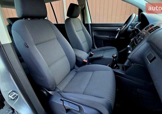 Серый Фольксваген Туран, объемом двигателя 1.6 л и пробегом 270 тыс. км за 6499 $, фото 43 на Automoto.ua