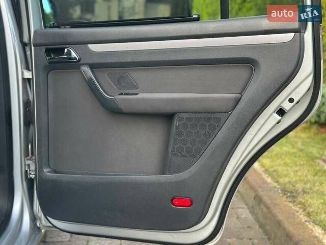 Сірий Фольксваген Туран, об'ємом двигуна 1.6 л та пробігом 240 тис. км за 6200 $, фото 39 на Automoto.ua