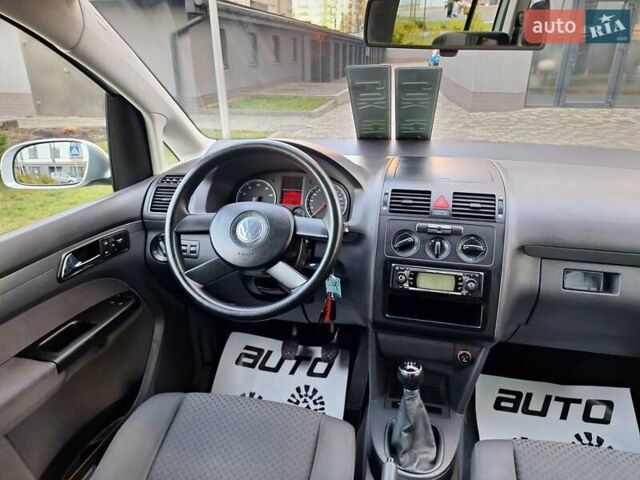 Серый Фольксваген Туран, объемом двигателя 1.6 л и пробегом 214 тыс. км за 6299 $, фото 47 на Automoto.ua