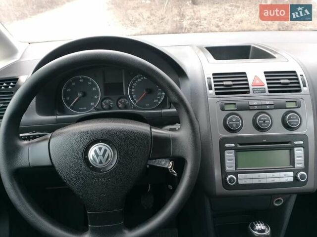 Сірий Фольксваген Туран, об'ємом двигуна 1.6 л та пробігом 175 тис. км за 6700 $, фото 27 на Automoto.ua