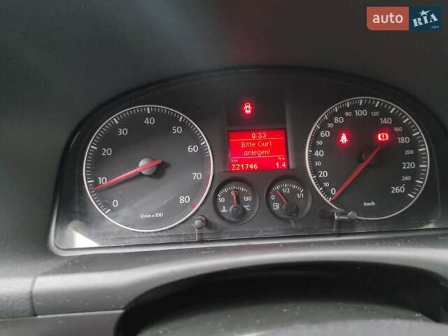 Серый Фольксваген Туран, объемом двигателя 1.6 л и пробегом 220 тыс. км за 5650 $, фото 11 на Automoto.ua