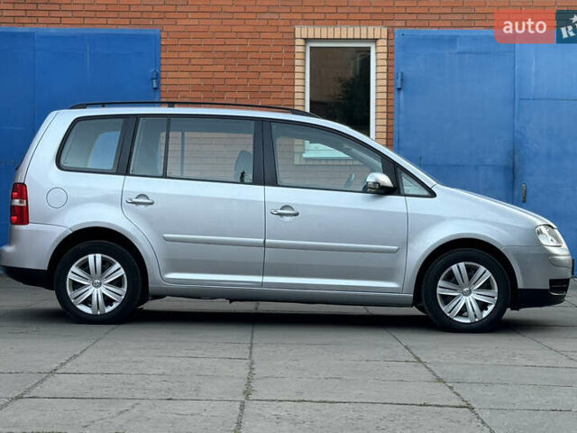 Серый Фольксваген Туран, объемом двигателя 1.6 л и пробегом 219 тыс. км за 6599 $, фото 6 на Automoto.ua