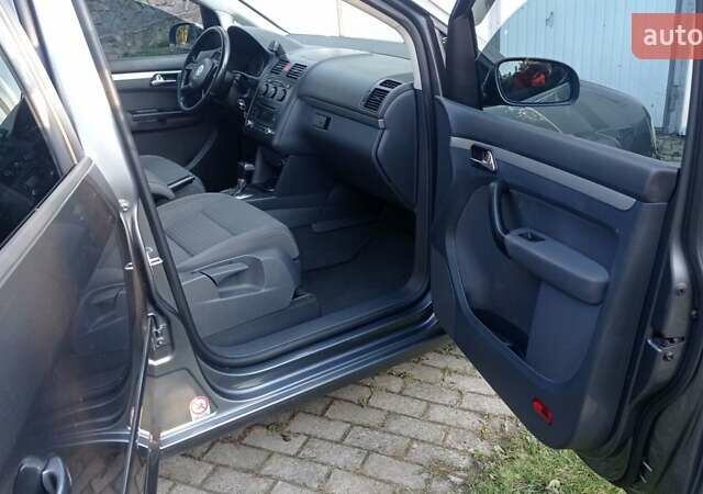 Серый Фольксваген Туран, объемом двигателя 1.9 л и пробегом 281 тыс. км за 6500 $, фото 13 на Automoto.ua