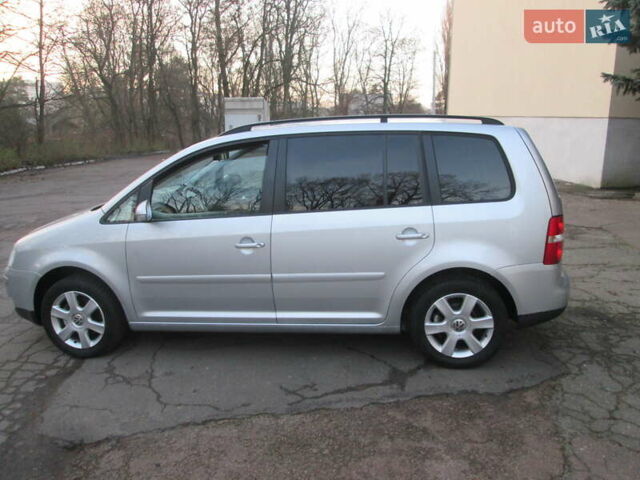 Серый Фольксваген Туран, объемом двигателя 1.6 л и пробегом 230 тыс. км за 6500 $, фото 4 на Automoto.ua