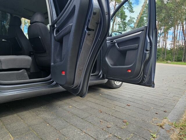 Серый Фольксваген Туран, объемом двигателя 2 л и пробегом 367 тыс. км за 2657 $, фото 15 на Automoto.ua