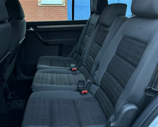 Серый Фольксваген Туран, объемом двигателя 1.6 л и пробегом 219 тыс. км за 6599 $, фото 37 на Automoto.ua